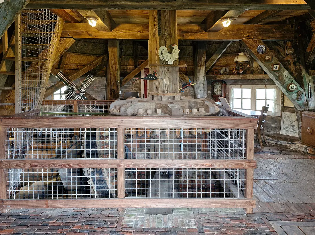 10, Molen 00475 De Eolus (Den Ham), Rob Hoving (07-10-2024)&nbsp;De begane grond in de molen. De rechter helft was tot 1895 in gebruik als woning. | Database Nederlandse molens