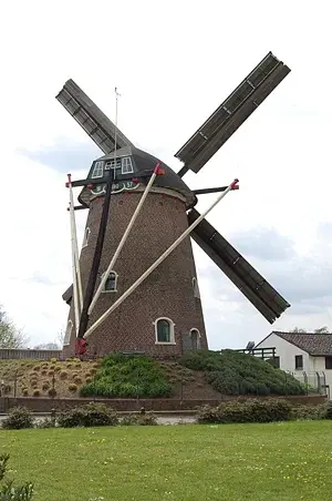 3, Molen 00276 De Zuidmolen (Groesbeek), Jan van der Molen (25-4-2004) | Database Nederlandse molens