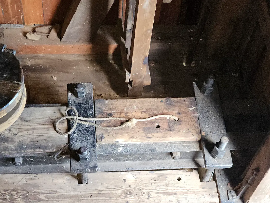 15, Molen 02488 Achthovense Molen (Leiderdorp), Lukas Vandael (27-10-2024)&nbsp;Versterkte burriebalk. | Database Nederlandse molens