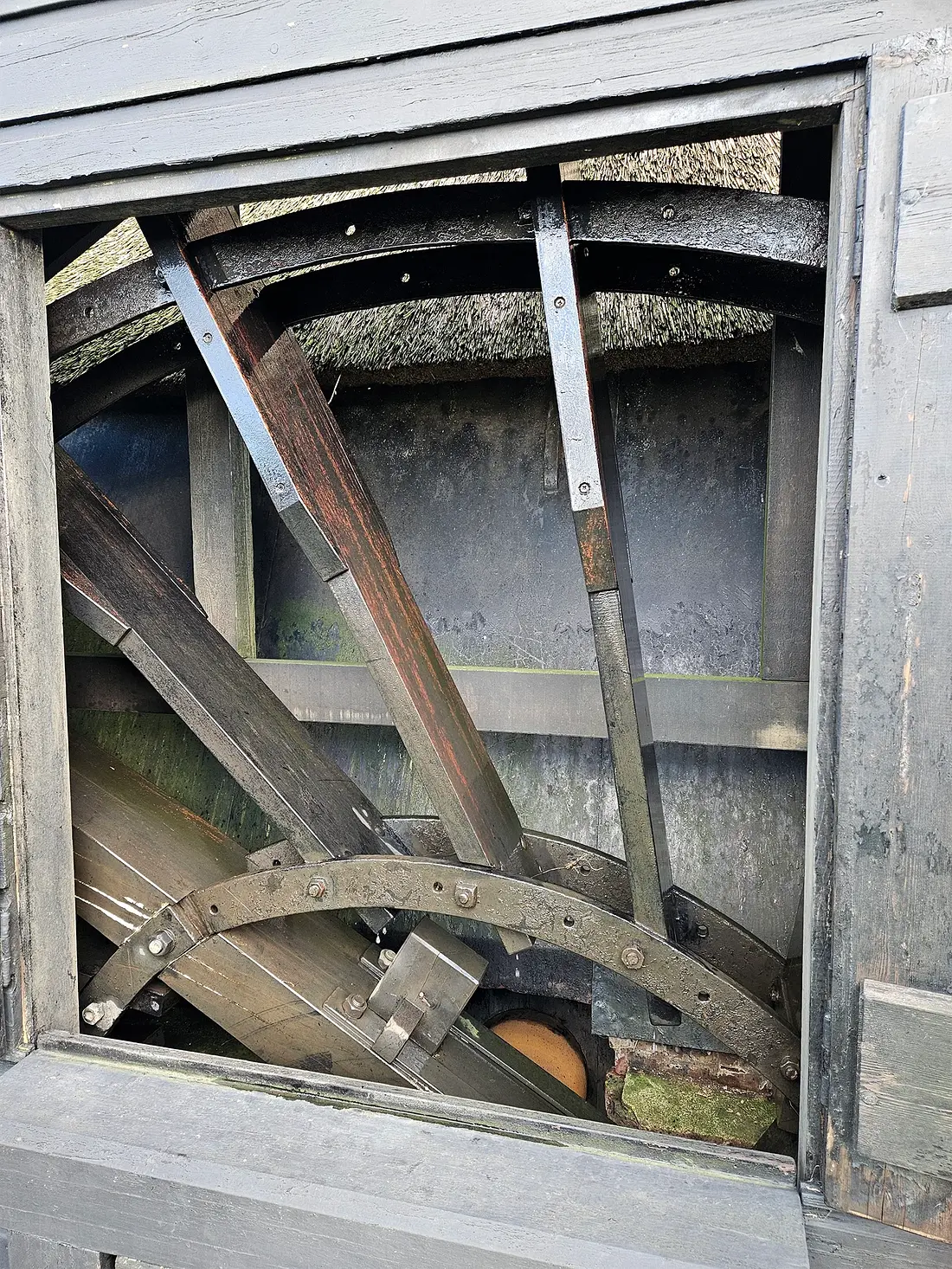 7, Molen 02490 Doesmolen (Hoogmade), Lukas Vandael (27-10-2024)Scheprad met verbreedlatten. | Database Nederlandse molens