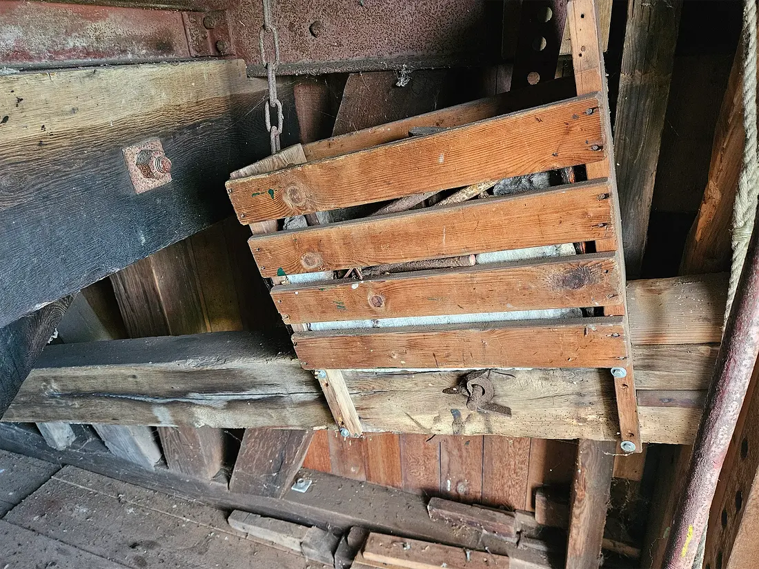 11, Molen 12220 De Kalkmolen (Hoogmade), Lukas Vandael (27-10-2024)&nbsp;De vangbalk. | Database Nederlandse molens