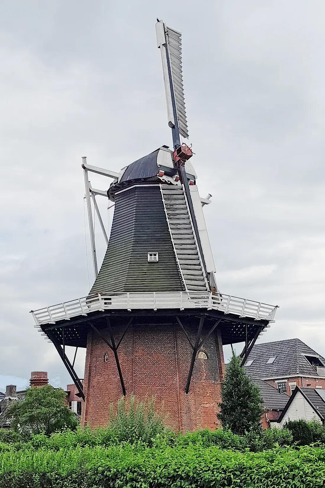 Molen 00498 De Liefde (Uithuizen), Martin E. van Doornik (29-07-2025)&nbsp;Molen De Liefde staat momenteel met één roede. | Database Nederlandse molens