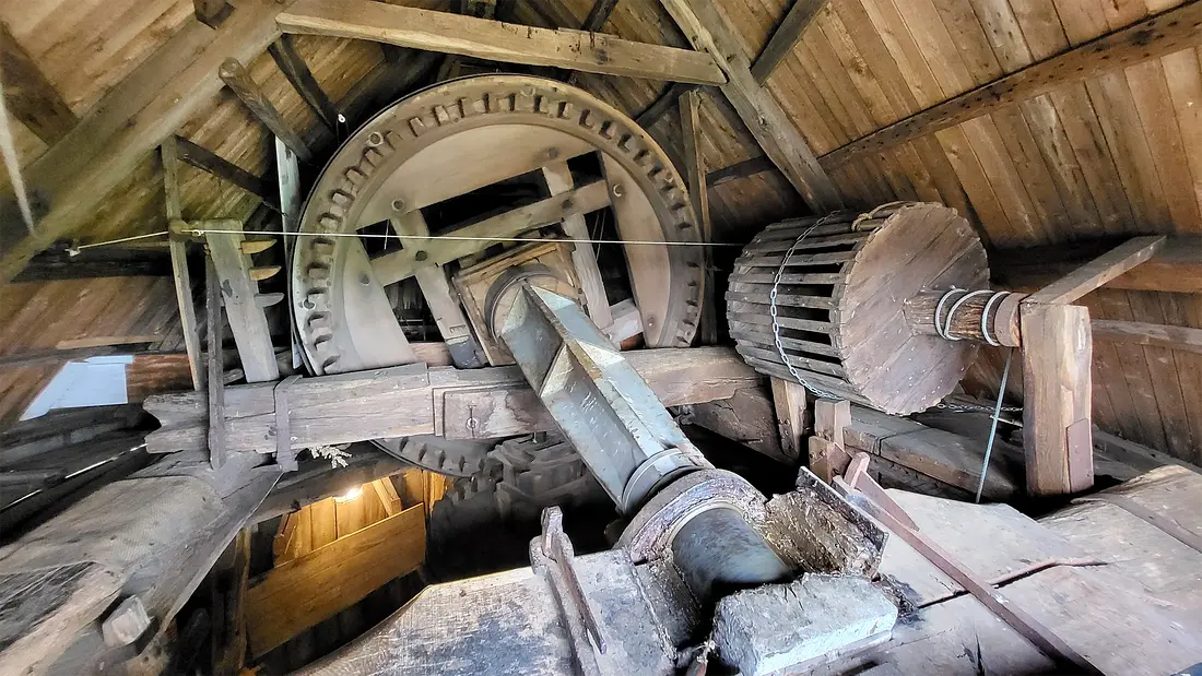 20, Molen 00879 Hermien (Harreveld), Jorben Harbers (09-08-2025)&nbsp;Bovenwiel met vangband. Trommelvang En teruglooppal. Bovenas Prins Van Oranje.&nbsp; | Database Nederlandse molens