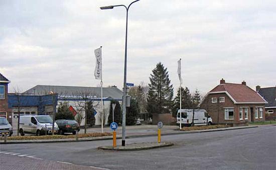 6, Molen 00499 Aurora (Uithuizen), Foto van M.E. van Doornik, opname 11-12-2008. Het molenaarshuis is blijven staan. | Database Nederlandse molens
