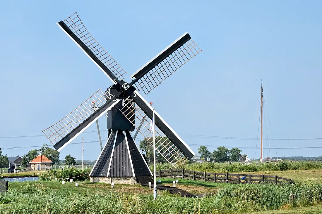 1, Molen 10684 Mellemolen (vh. Polslootpoldermolen) (Akkrum), Lukas Vandael (14-08-2025)&nbsp; | Database Nederlandse molens
