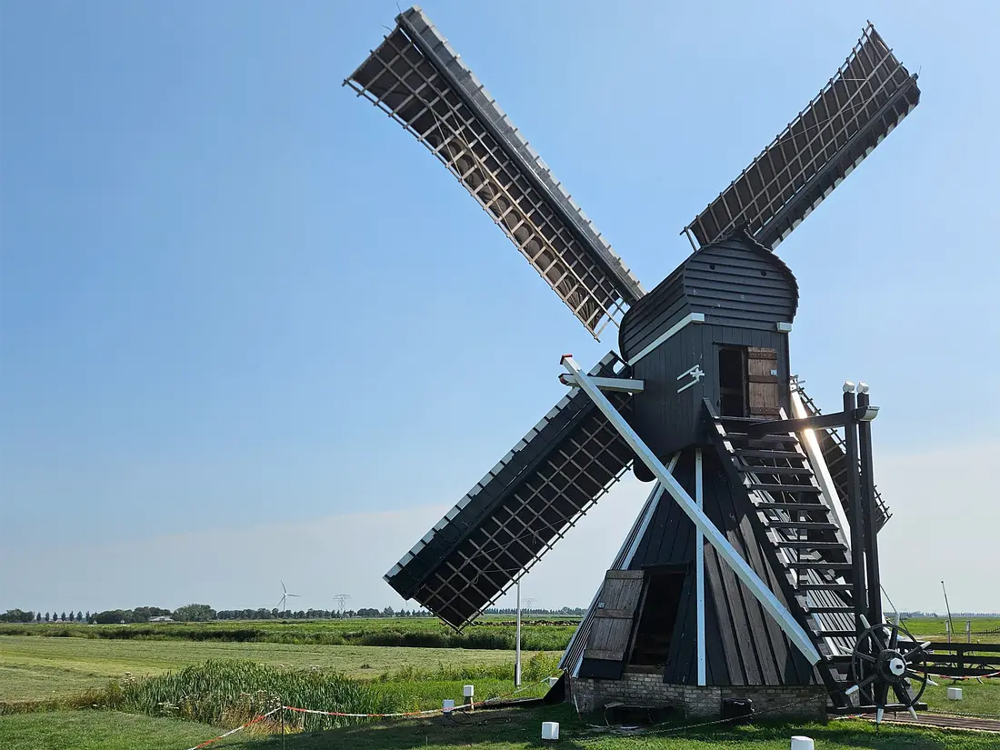 3, Molen 10684 Mellemolen (vh. Polslootpoldermolen) (Akkrum), Lukas Vandael (14-08-2025)&nbsp; | Database Nederlandse molens