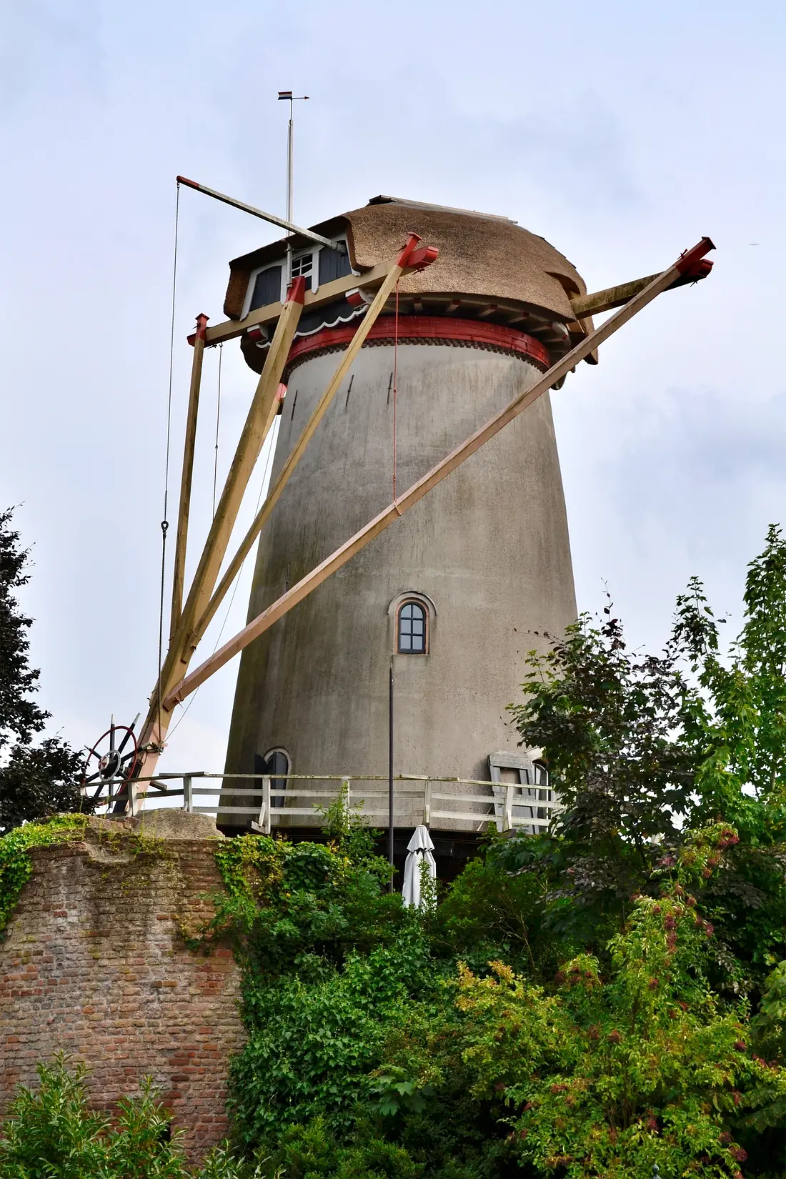 Molen 01776 bis De Binnenmolen (Rhenen), Rob Pols (08-08-2025)&nbsp;In afwachting van een nieuw wiekenkruis.&nbsp; | Database Nederlandse molens