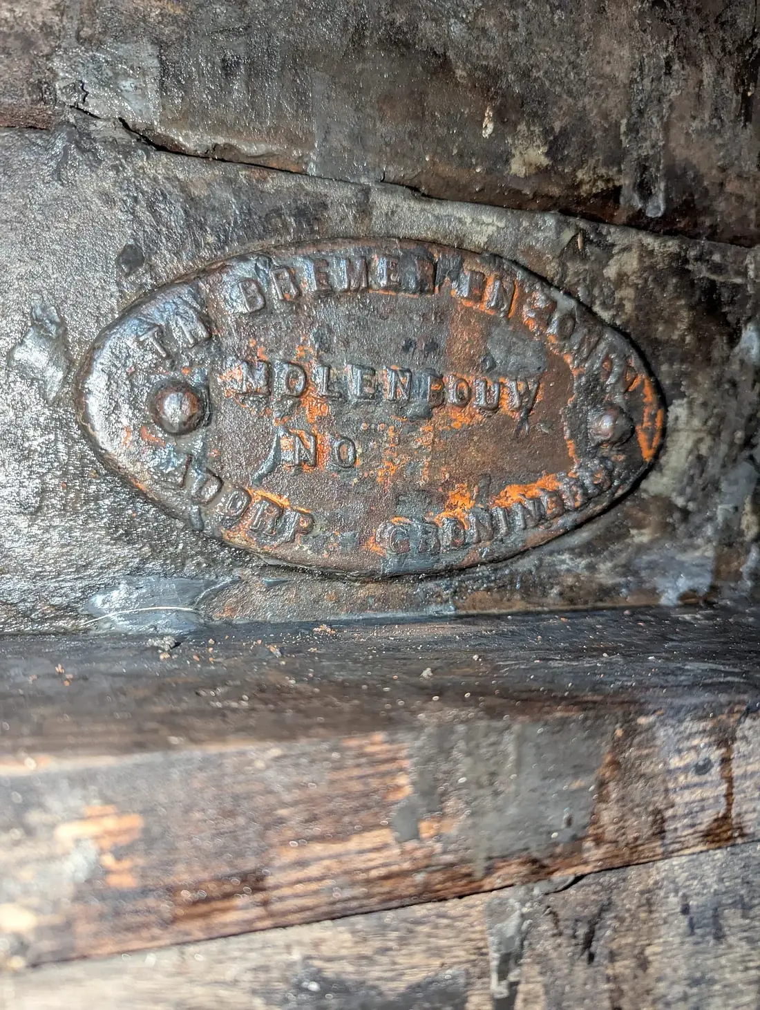 1, Molen 00460 De Zilvermeeuw (Onderdendam), Jan van Rijswijk (24-07-2025)&nbsp;Kantelbaar zelfinstellend gietijzeren bovenaslager met een laagje babbits, gemaakt door molenmaker T.H. Bremer, Adorp Groningen. | Database Nederlandse molens