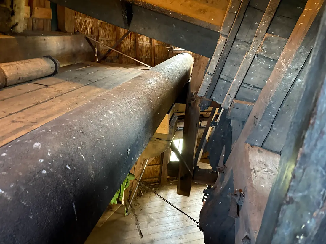 18, Molen 00846 (poldermolen) (Waardenburg), Bjorn Jannink (12-04-2025)&nbsp;De halfronde lange spruit, gemaakt door de firma Pot. | Database Nederlandse molens