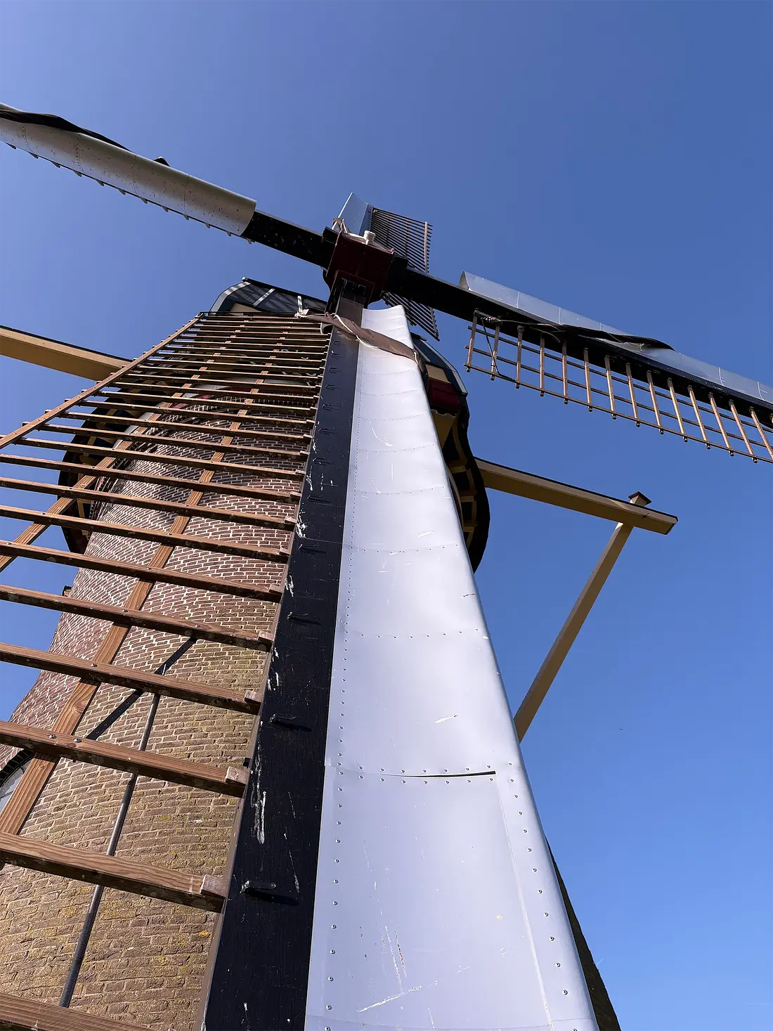 8, Molen 00258 Johanna (Culemborg), Bjorn Jannink (12-04-2025)&nbsp;Wiekenkruis met "Bussels". | Database Nederlandse molens