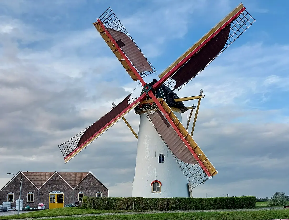 2, Molen 03556 (Naamloos) (Biggekerke), Ruben de Vos (14-10-2023)&nbsp;De molen malend met de nieuwe binnenroede. | Database Nederlandse molens