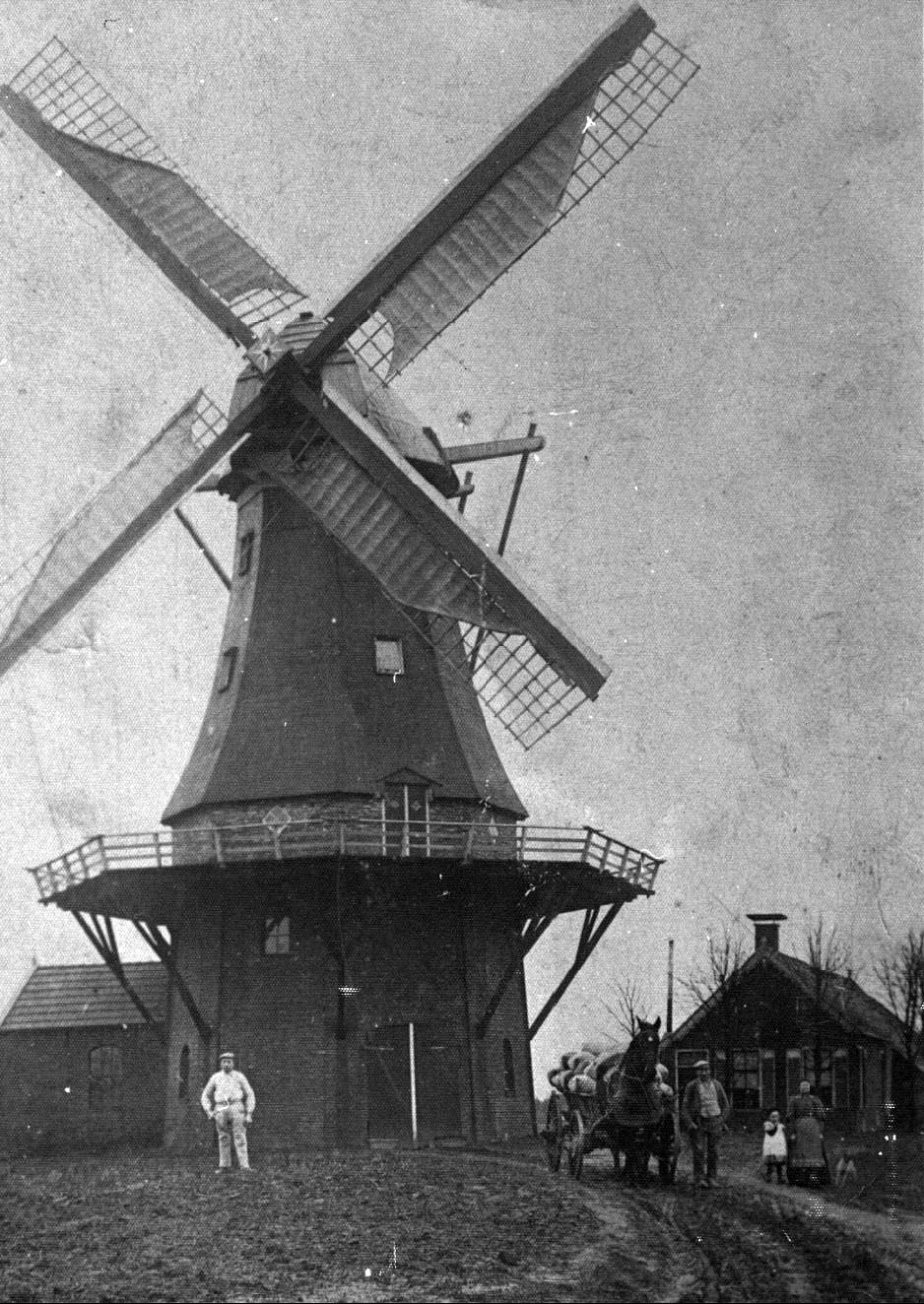 Molen 04543 z Molen van Bron Mulder (Eelde), Foto ca 1915, collectie Drents Archief,&nbsp; | Database Nederlandse molens