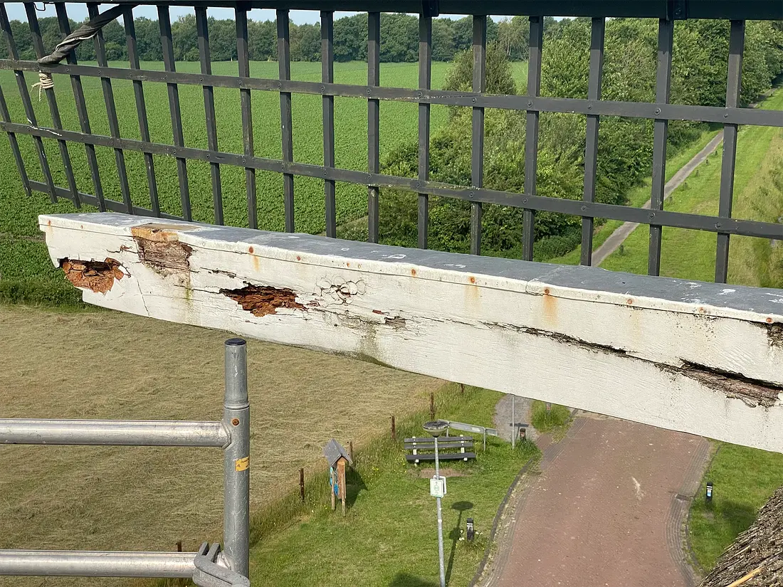 1, Molen 02756 De Vlijt (Diever), Sander Boom (14-06-2025)&nbsp;De te vervangen lange spruit…&nbsp; | Database Nederlandse molens