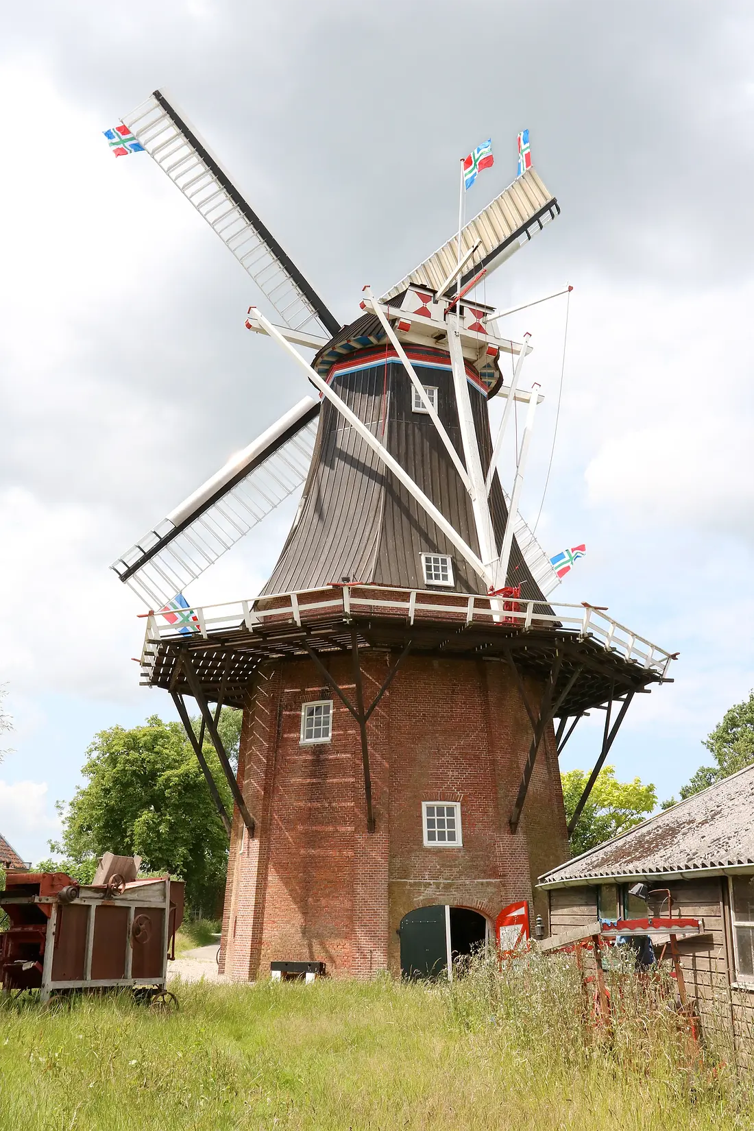 2, Molen 00435 Aeolus (Adorp), Ronald Bakker (15-06-2025)&nbsp;De molen draait tijdens het Groninger Molenweekend. | Database Nederlandse molens