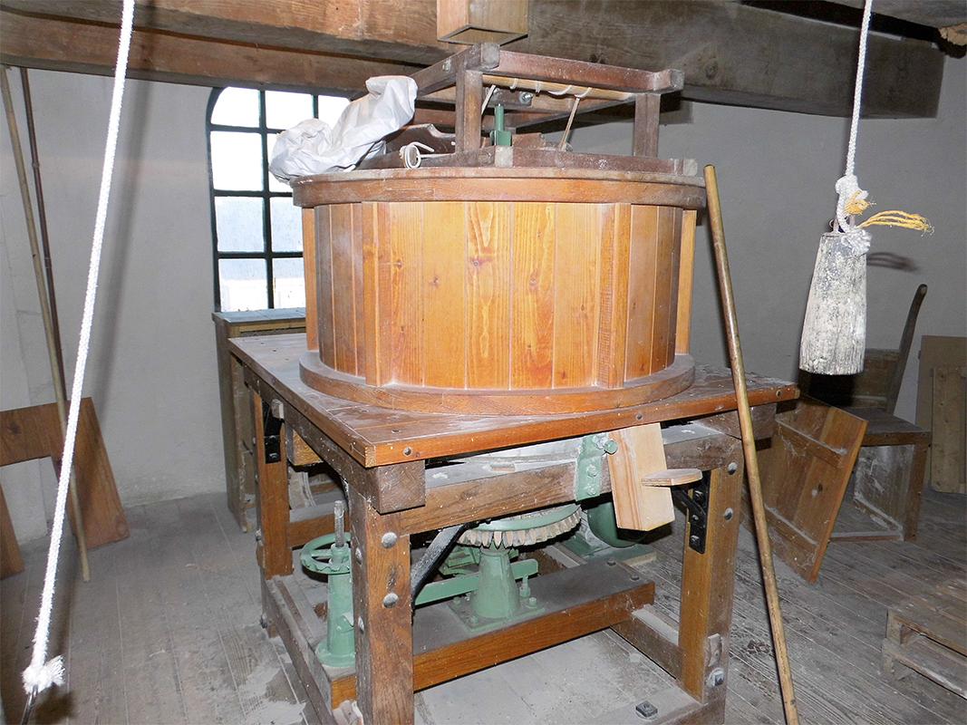 10, Molen 02632 De Wieker Meule (De Wijk), Coen Manche (18-1-2020)Het elektrische koppel.  | Database Nederlandse molens