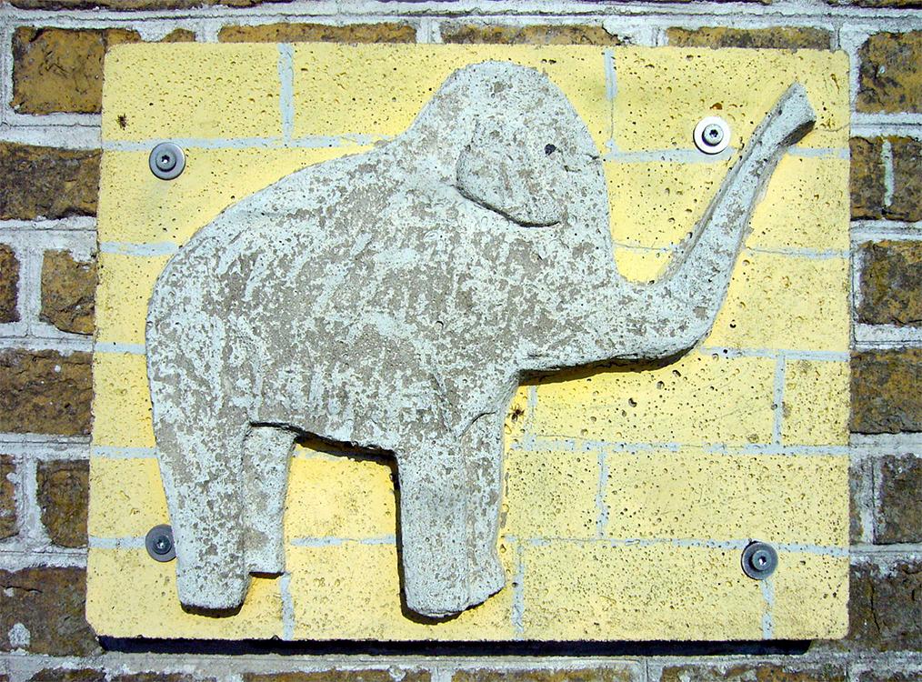 5, Molen 03050 De Olifant (Birdaard / Burdaard), Wim Rietdijk (17-3-2016). De 'gevelsteen' van molen. | Database Nederlandse molens