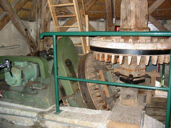 9, Molen 01438 Lonjé / Tadema's Molen (Bolsward / Boalsert ), Willem Jans (17-10-2003). | Database Nederlandse molens