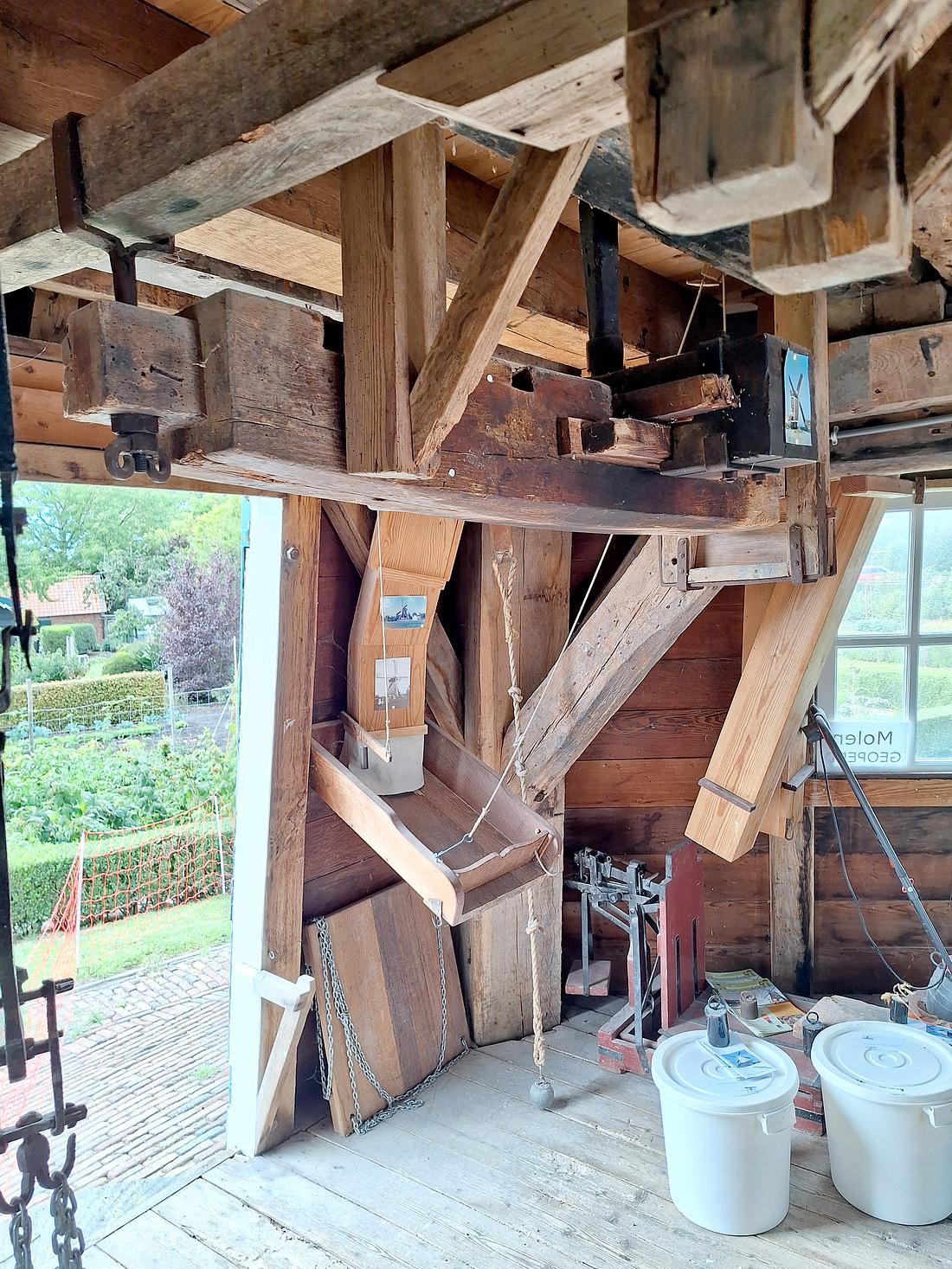 9, Molen 03550 (Naamloos) (Aagtekerke), Jay Verkerk (30-08-2025)&nbsp;Let op de pasbalk; een oude roede. | Database Nederlandse molens