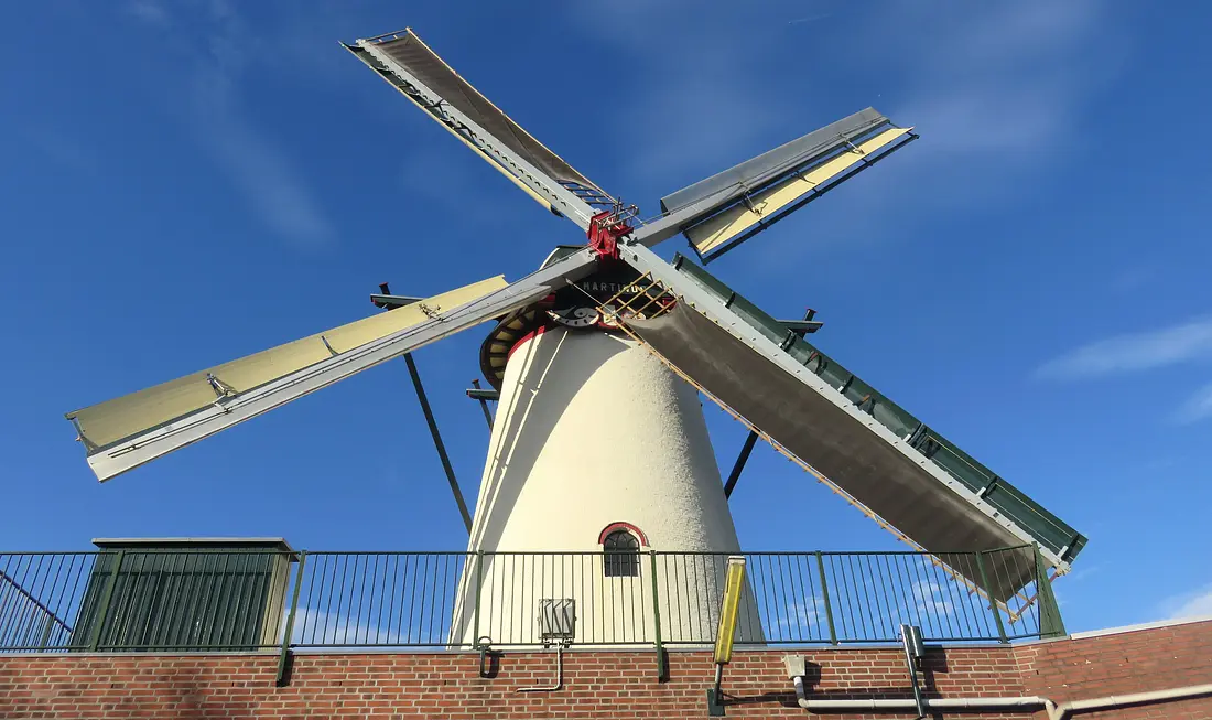 1, Molen 00866 Sint Martinus (Didam), Frans Reesing (05-11-2025)&nbsp;Na plaatsing nieuwe roede draaien we weer met 4 wieken. We zijn nu weer compleet. Van mei 2024 af draaiden we met een roede met twee ten Have kleppen. Dit omdat er een scheurtje was ontdekt in de verwijderde roede. | Database Nederlandse molens