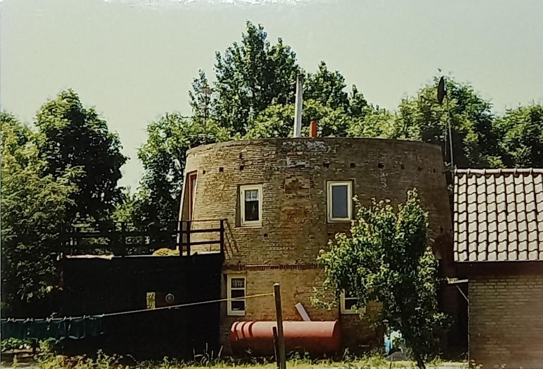 Molen 02771 a (koren- en pelmolen) (Zuidland), Foto van A.M. Riper, opname juni&nbsp; 1994 | Database Nederlandse molens