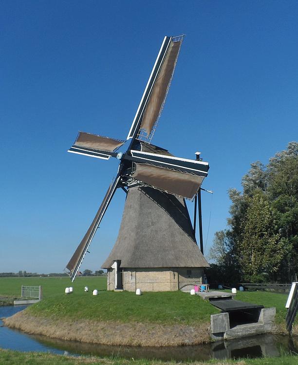 Molen 03004 De Poelen / De Puollen (Dronrijp / Dronryp), Julius Meijer (7-10-2013). | Database Nederlandse molens