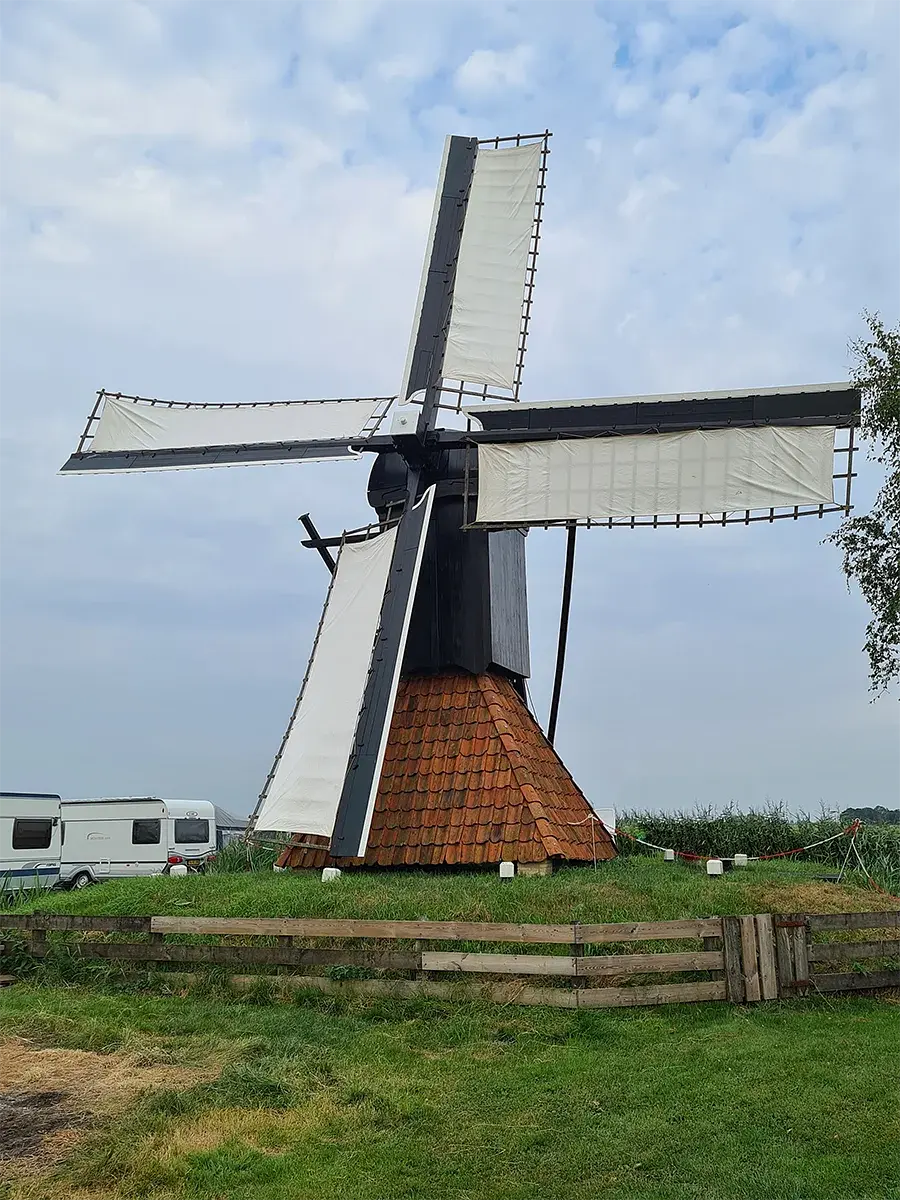 Molen 06485 De Modderige Bol (Goengahuizen / Goaiïngahuzen), Jeroen van Dijke (15-8-2022) | Database Nederlandse molens