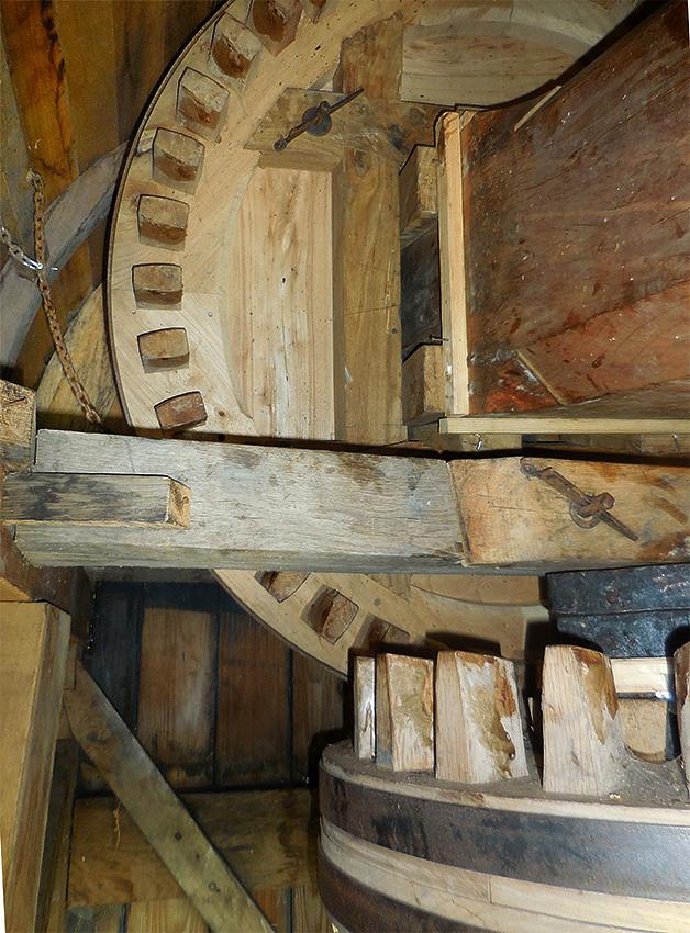 17, Molen 06486 Jansmole (Goëngahuizen/ Goaiïngahuzen), Anon. (zomer 2017)Geen rijklamp of rust, slechts een verstelbaar kettinkje.  | Database Nederlandse molens
