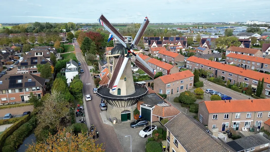 1, Molen 01519 't Vliegend Hert (Gravendeel, 's-), Vincent Mepschen (18-10-2025)&nbsp; | Database Nederlandse molens