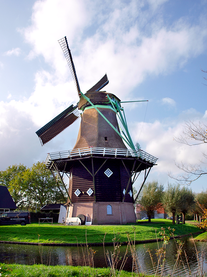 2, Molen 01449 Penninga's Molen (Joure / De Jouwer), Bernhard IJskes (21-10-2017)De gerestaureerde molen draaiend in de week van de oplevering. | Database Nederlandse molens
