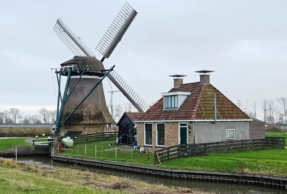 4, Molen 01438 Lonjé / Tadema's Molen (Bolsward / Boalsert ), Lukas Vandael (30-11-2025)&nbsp; | Database Nederlandse molens