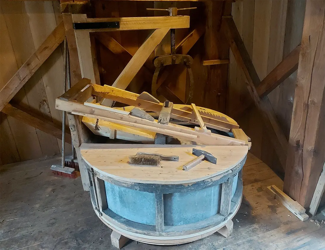 8, Molen 11455 De Vlijt / Vm. Molen 't Op (Koudum), Jesse Bergquist (27-11-2022)Het motorkoppel.  | Database Nederlandse molens