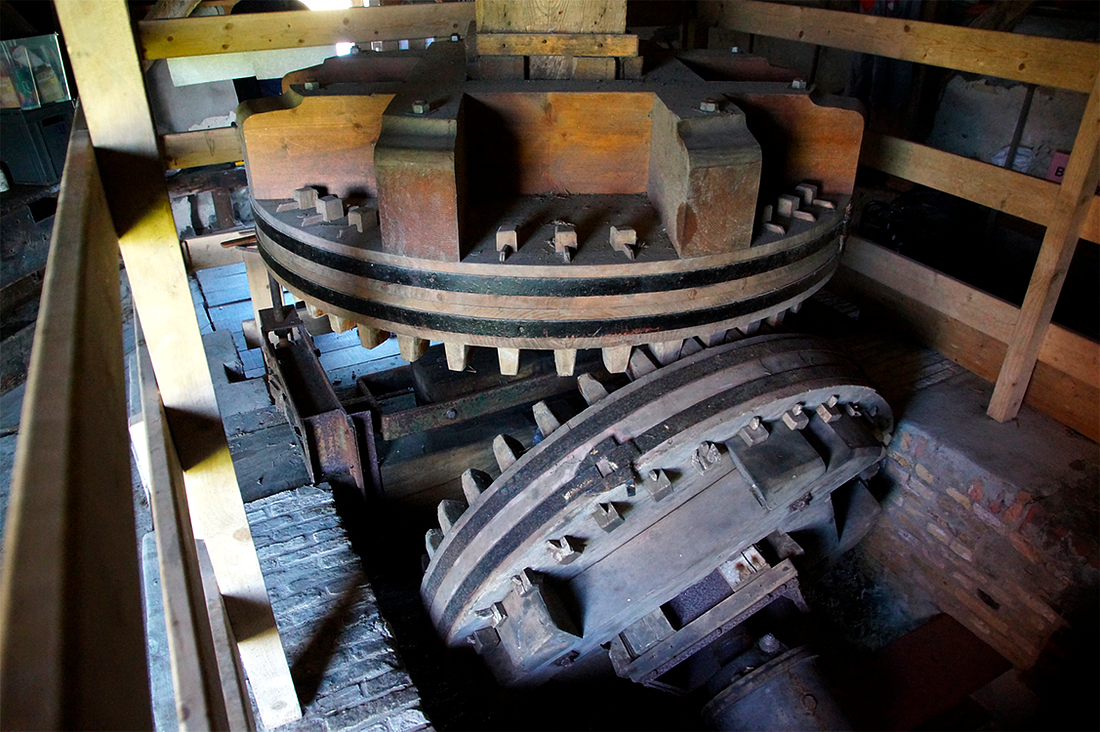 6, Molen 02991 Bullemûne / De Bullemolen (Lekkum), Matthieu Hoogduin (9-4-2017). De aandrijving van de vijzel.  | Database Nederlandse molens