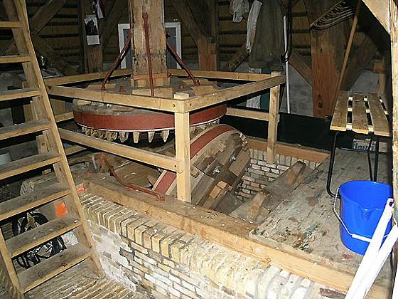3, Molen 03205 De Kievit (Menaldum / Menaam), W. Jans (25-03-2006). | Database Nederlandse molens