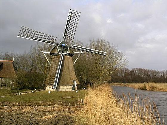 1, Molen 03205 De Kievit (Menaldum / Menaam), W. Jans (25-03-2006). | Database Nederlandse molens