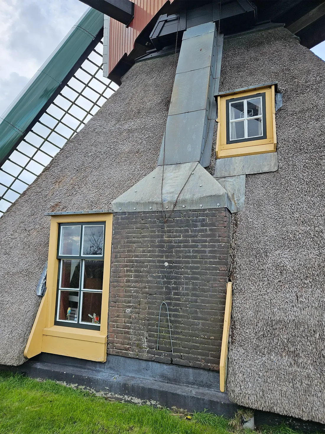 10, Molen 01810 De Vrouw Venner (Oud Ade), Lukas Vandael (26-10-2025)&nbsp;De schoorsteen. | Database Nederlandse molens