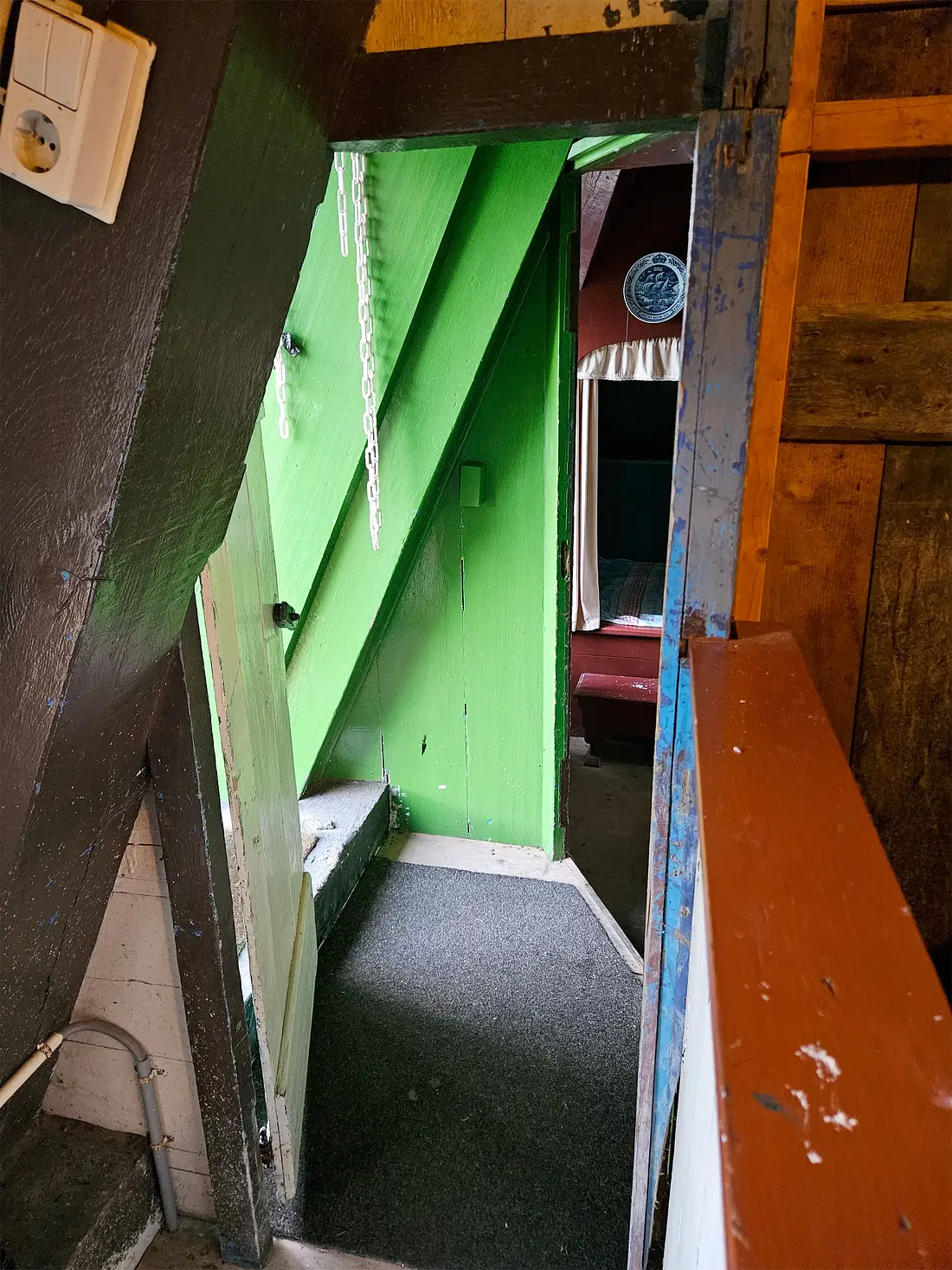 11, Molen 01810 De Vrouw Venner (Oud Ade), Lukas Vandael (26-10-2025)&nbsp;De kleurstelling van het interieur. | Database Nederlandse molens