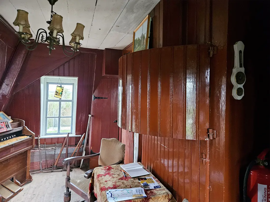 12, Molen 01810 De Vrouw Venner (Oud Ade), Lukas Vandael (26-10-2025)&nbsp;De kleurstelling van het interieur. | Database Nederlandse molens