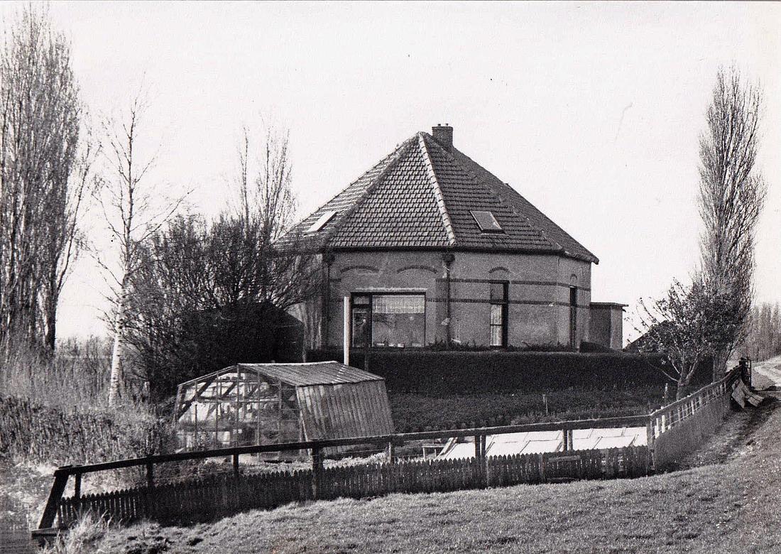 2, Molen 02887 a Binnenwegsepolder, No. 1, boezemmolen (Bleiswijk), foto P. Grund, opname april 1982 | Database Nederlandse molens