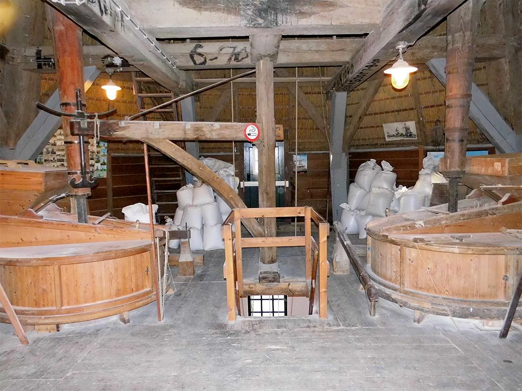 11, Molen 02632 De Wieker Meule (De Wijk), Coen Manche (18-1-2020)De steenzolder. | Database Nederlandse molens