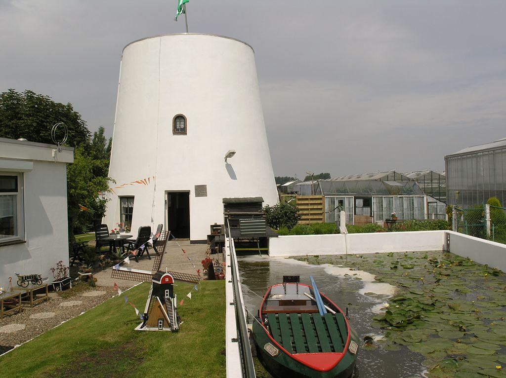 6, Molen 01539 Blaker- of Oude Lierpolder, Oude Liermolen (3e) (De Lier), Foto: W. Jans, opname 24 juni 2006 | Database Nederlandse molens