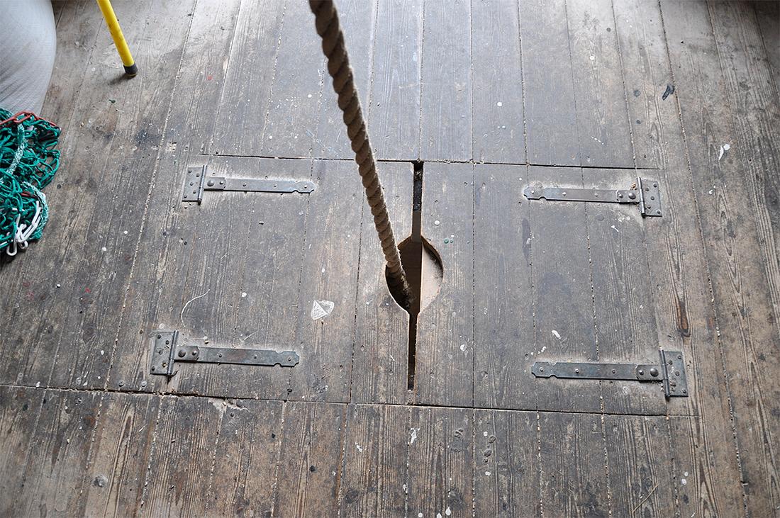 11, Molen 10277 De Juffer (Gasselternijveen), Jesse Bergquist (10-7-2019)De zeer kleine lui luiken. | Database Nederlandse molens