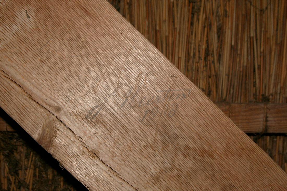 18, Molen 04420 Hazewind (Gieten), Ronald Bakker (22-9-2012). Grafitti uit 1888. | Database Nederlandse molens