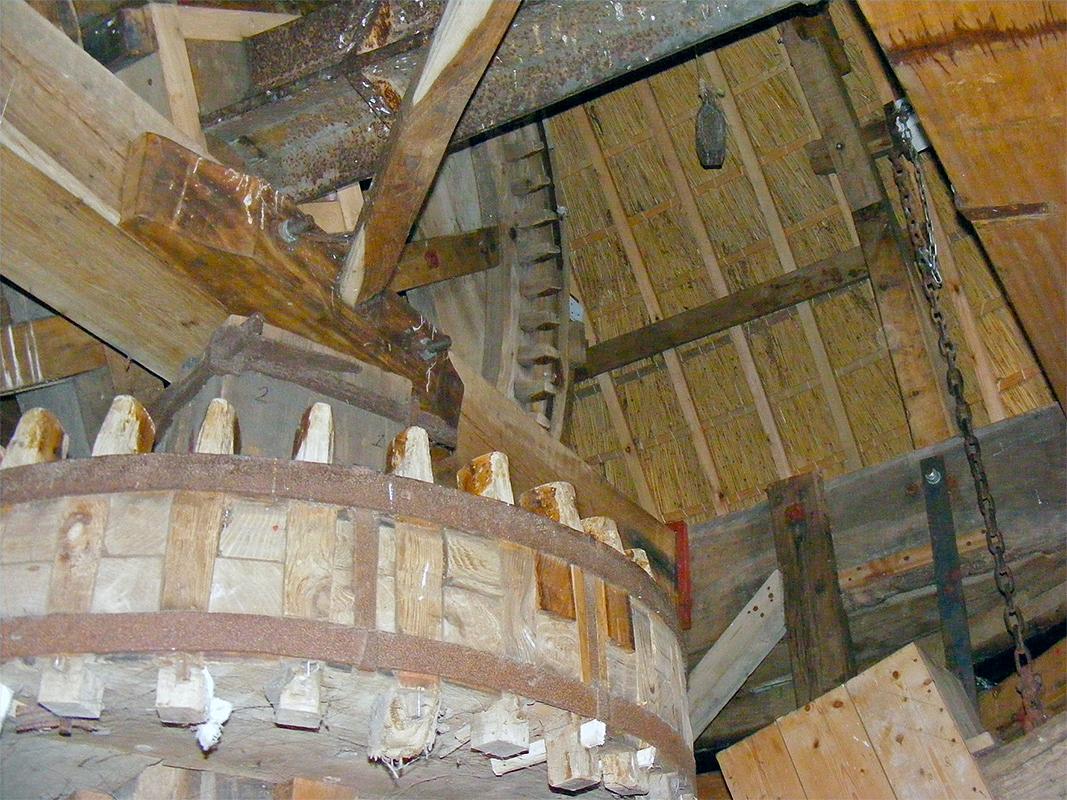 10, Molen 02753 (Naamloos) (Havelte), Martin E. van Doornik (2-8-2008)Op deze foto staat de merkwaardige (en inmiddels vervangen) bovenbonkelaar nog.  | Database Nederlandse molens