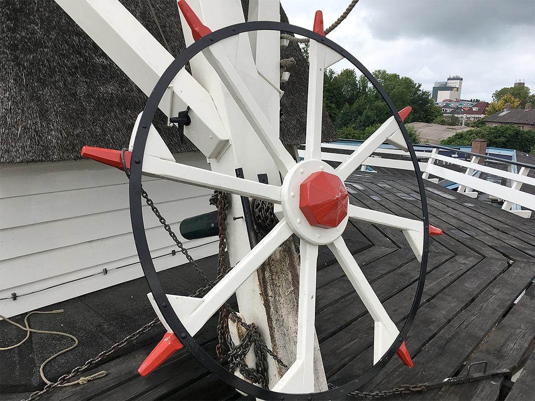 7, Molen 12582 De Weert (Meppel), Jesse Bergquist (13-7-2019)Het vrij kleine looprad. | Database Nederlandse molens