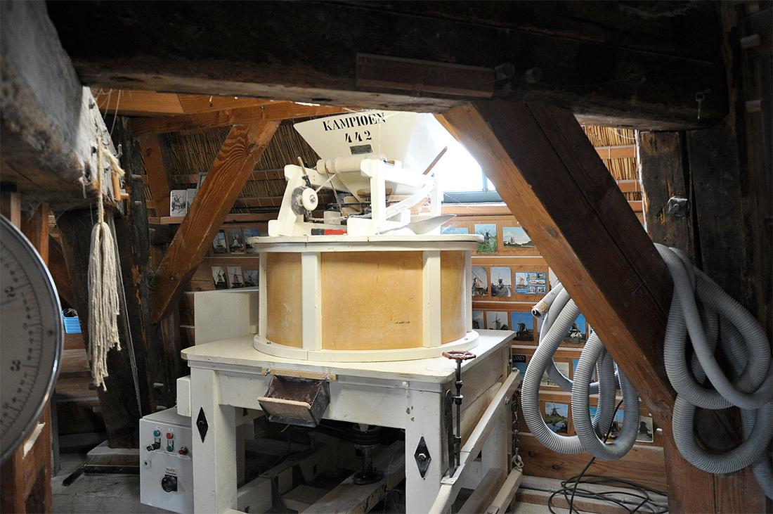 12, Molen 12582 De Weert (Meppel), Jesse Bergquist (10-7-2019)Het elektrische maalkoppel. | Database Nederlandse molens