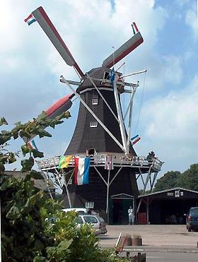 2, Molen 04432 De Hoop (Norg), Germ Geersing (25-8-2007)De Hoop draaiend tijdens het 150-jarig bestaan. | Database Nederlandse molens