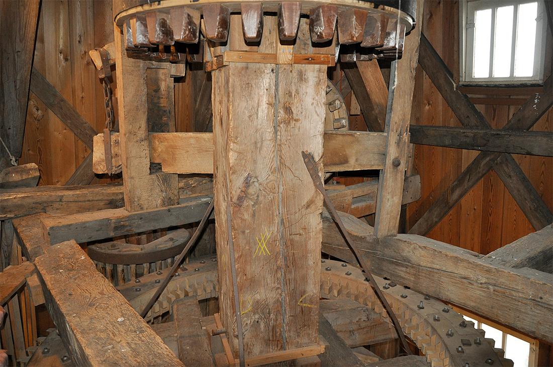14, Molen 04432 De Hoop (Norg), Jesse Bergquist (13-7-2019)Luiwerk, spoorwiel en steenrondsel. | Database Nederlandse molens