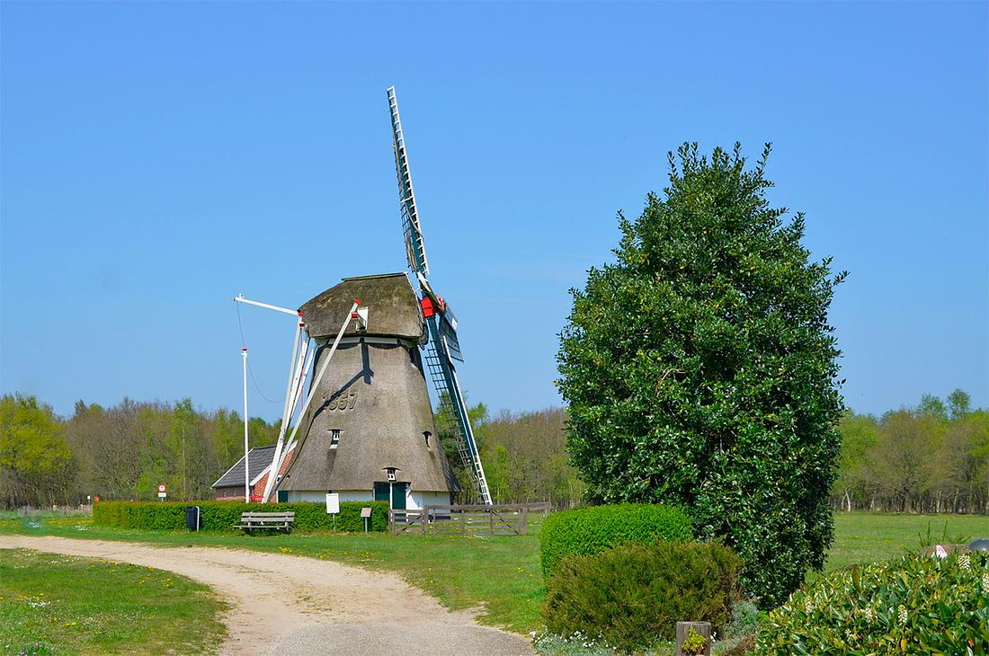 4, Molen 00685 De Zwaluw (Oudemolen), Bernd Käding (20-4-2014) | Database Nederlandse molens
