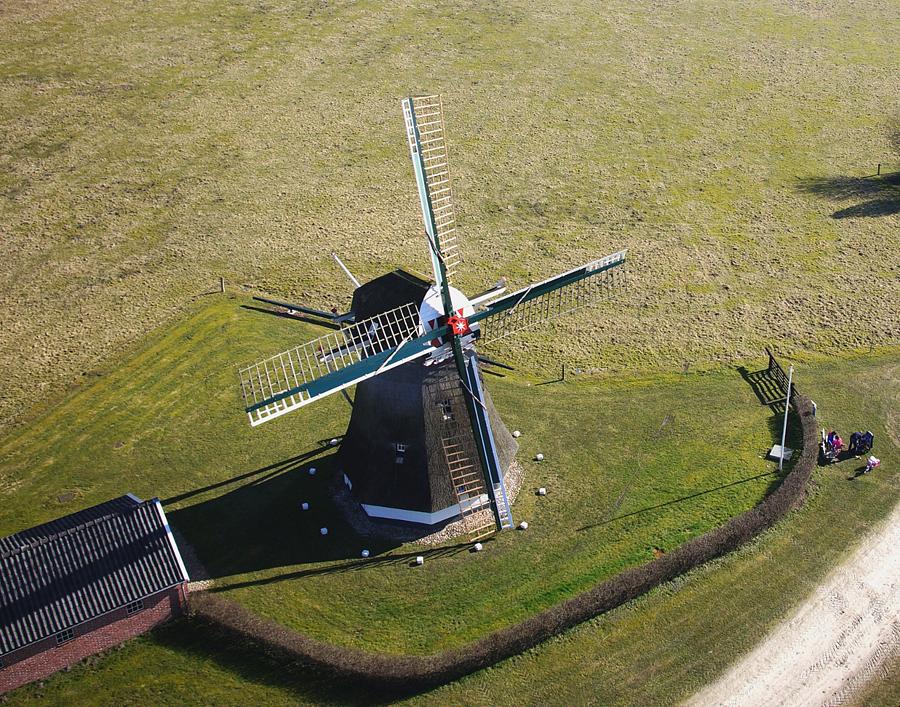 5, Molen 00685 De Zwaluw (Oudemolen), De foto is genomen vanuit een vlieger! Menno Bos (8-3-2015).  | Database Nederlandse molens