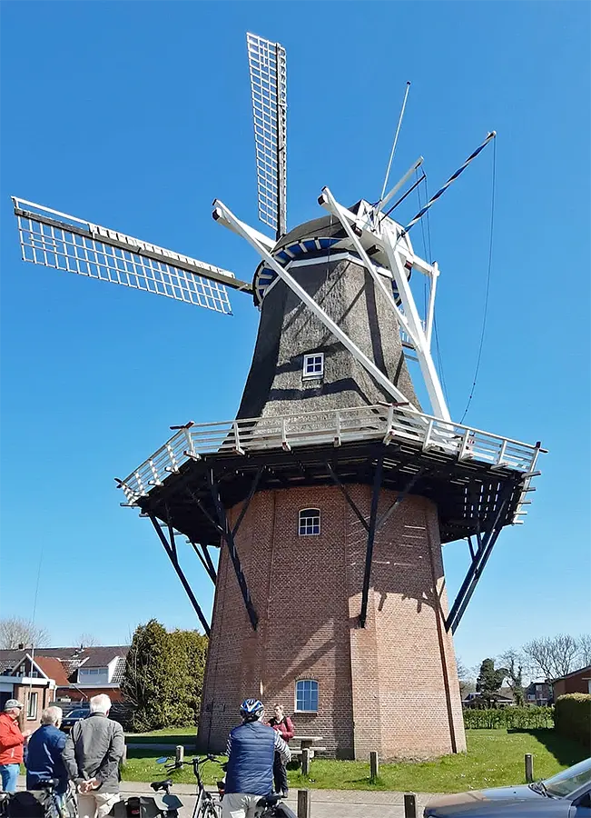 3, Molen 04264 De Paiser Meul (Peize), Simon Vaatstra (20-4-2022)De Paiser Meul, nu tijdelijk met Oud-Hollandse ophekking. | Database Nederlandse molens
